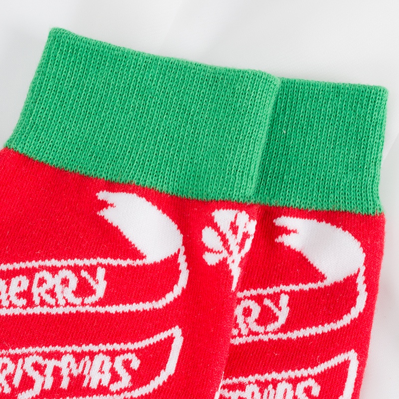 Đôi vớ họa tiết giáng sinh dễ thương bắt mắt