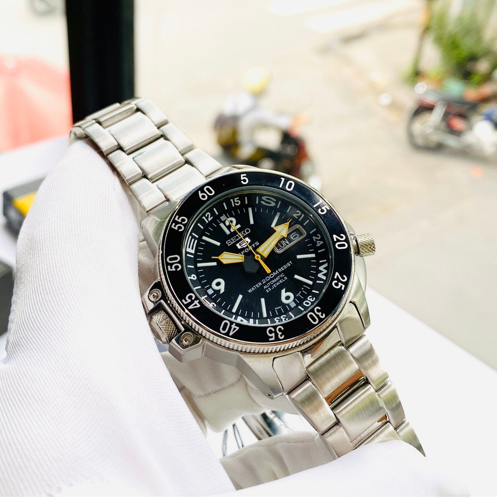 Đồng hồ Nam Seiko 5 Sport SKZ209J1 Automatic Mặt đen,Lịch thứ ngày,Vòng Bezel-Máy cơ tự động-Dây kim loại-Size 42mm