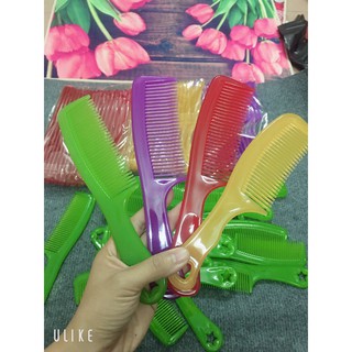 Lược nhựa chải đầu nhiều màu sắc
