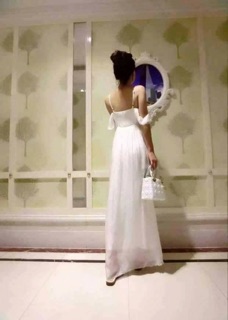 Váy maxi trắng