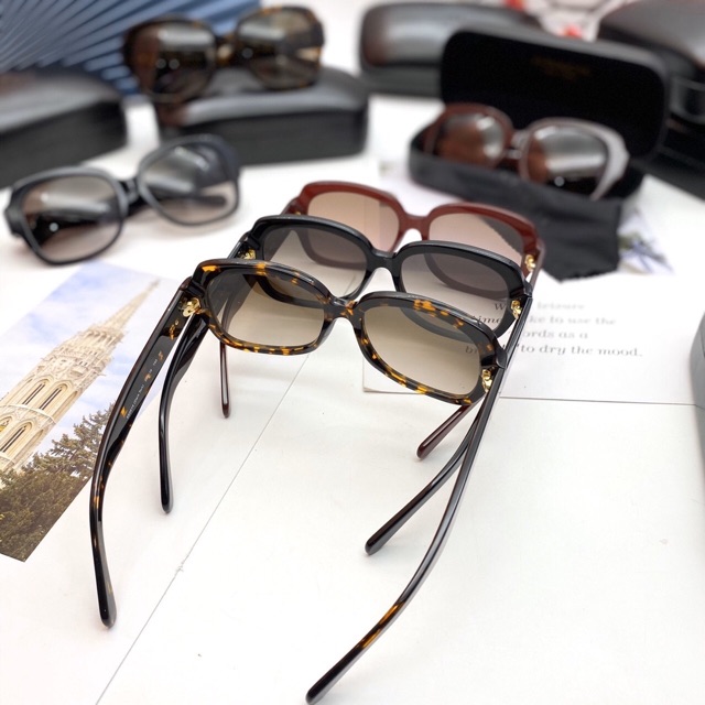 KÍNH COACH ZOEY HEART