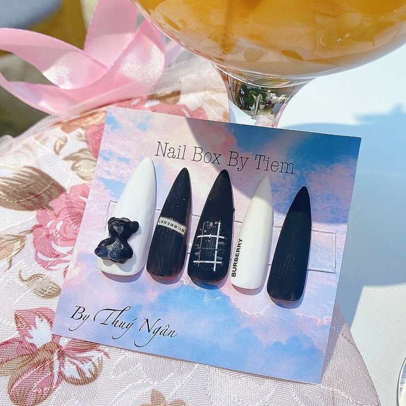 nail gấu đen trắng
