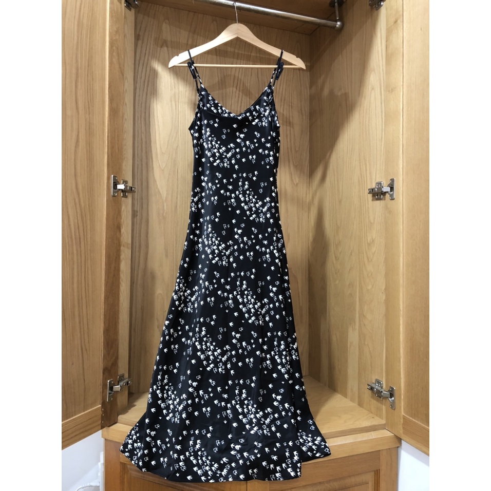 Váy lụa satin Thanh Trần