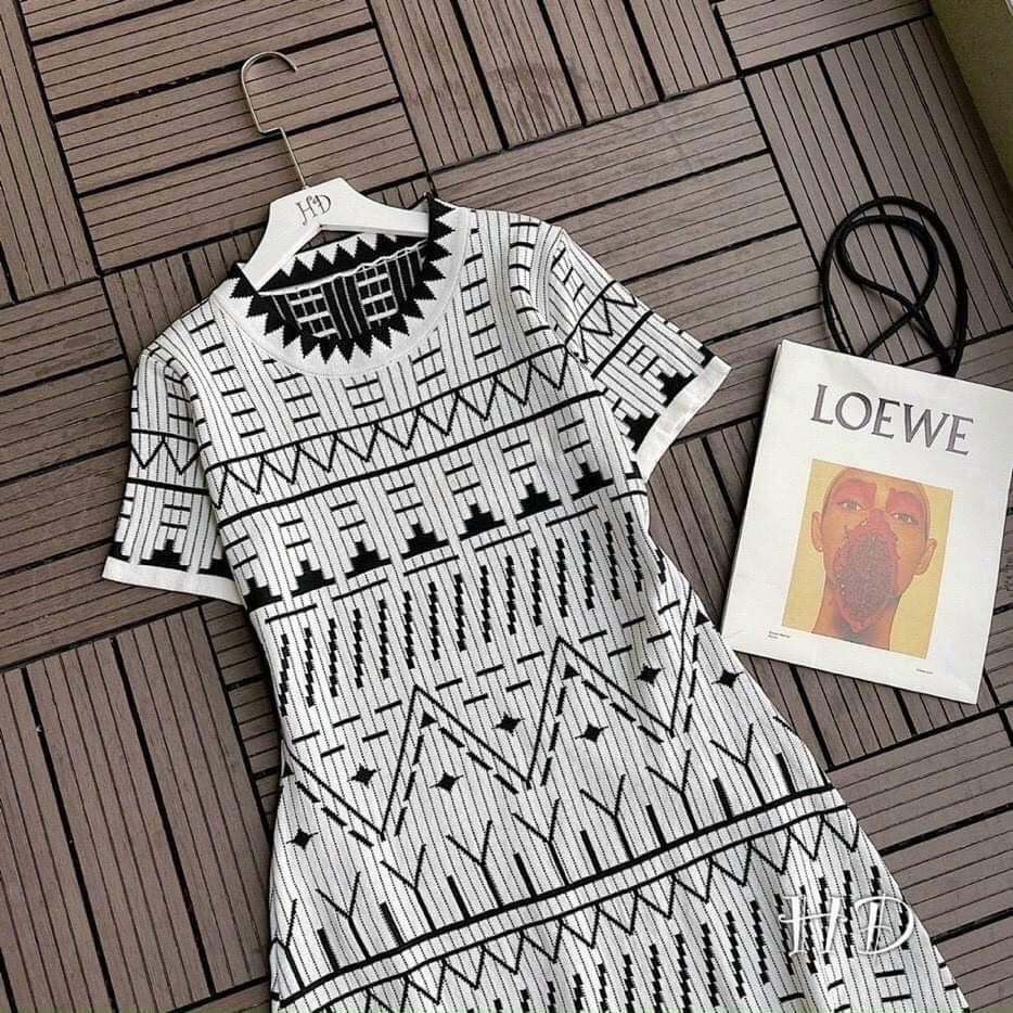 Váy len mỏng mongtogi - V99 | BigBuy360 - bigbuy360.vn