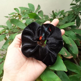 Dây cột tóc vải nhung màu đen (cở nhỏ 7-8cm)