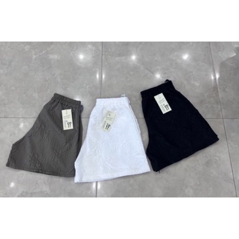 Quần Bầu in nổi viền hoa siêu xinh dễ mặc ,có chun chỉnh to nhỏ và size theo từng thai kì ,ảnh thật shop chụp trải sàn ,