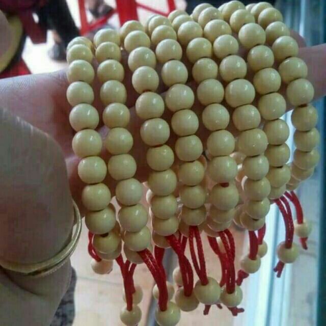 Vòng dâu tằm nâu và trắng