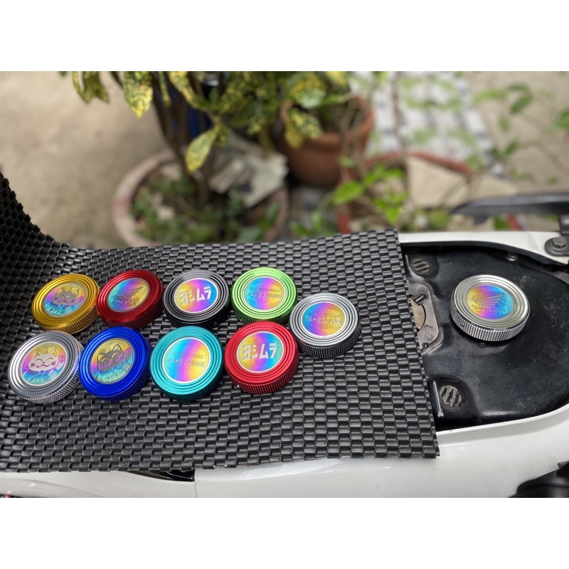 Chụp nắp bình xăng nhôm CNC kèm logo titan