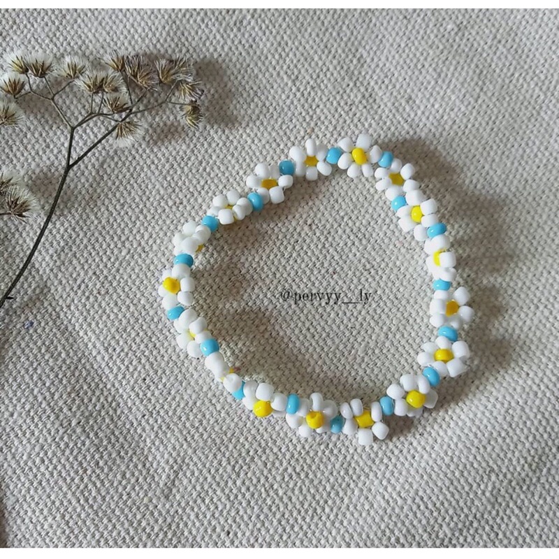 Vòng tay hạt cườm hình hoa cúc họa mi cheap moment Jisoo Blackpink