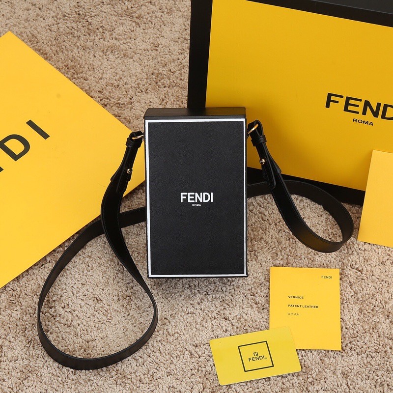 túi đeo chéo mini nhỏ dáng đứng hộp vuông fendi FD