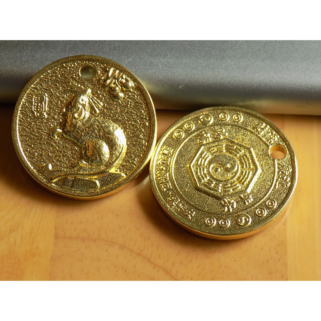 [HOT] 1 Đồng Xu Con Giáp Phong Thủy bằng đồng nguyên chất phun sơn vàng kim làm mặt dây chuyền, móc khóa | BigBuy360 - bigbuy360.vn