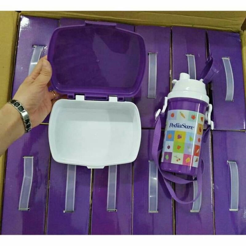 bình nước và hộp cơm quà tặng cho bé