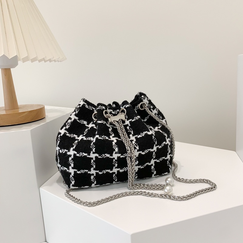 Túi Xách Bucket Chất Liệu Len Phối Dây Xích Thời Trang Dành Cho Nữ