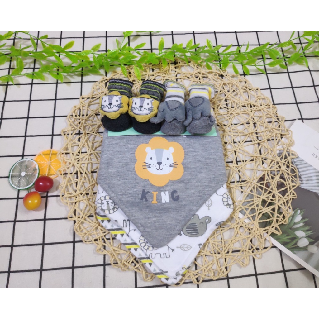 Sét 3 yếm cổ kèm tất thú xuất dư xịn cho bé siêu xinh