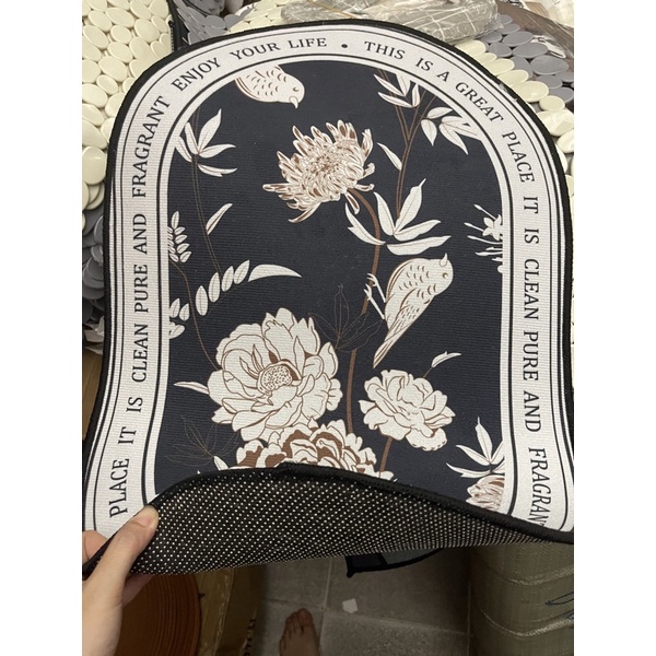 Thảm chùi chân hình oval chất liệu thảm lì giá rẻ phong cách Châu Âu hoa cỏ Liminho Shop