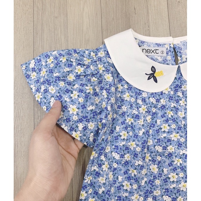 Váy Next hoa nhí xanh - cổ sen thêu hoa cho bé gái