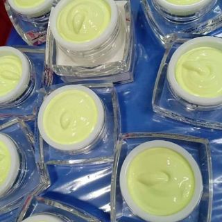 Kem Face tinh chất trà xanh