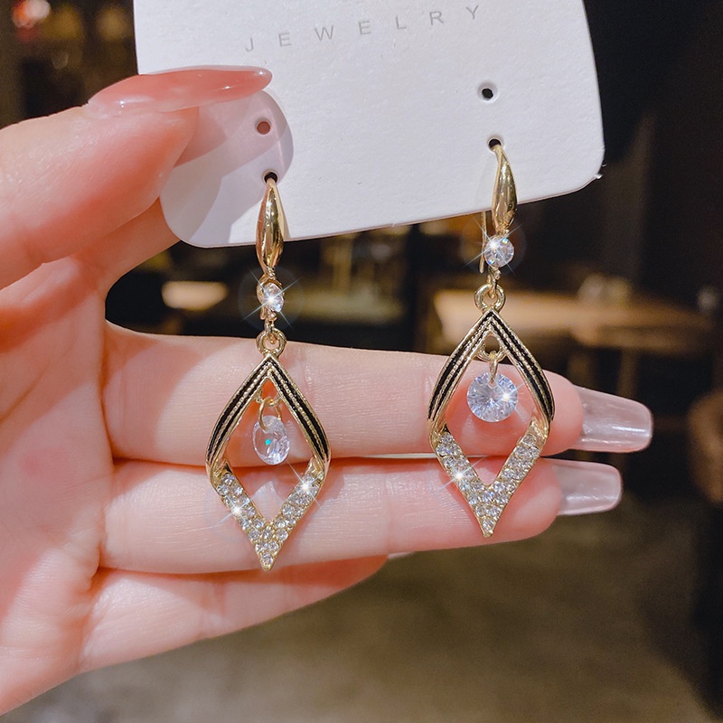 Bông Tai Đính Kim Cương Thời Trang Hàn Quốc