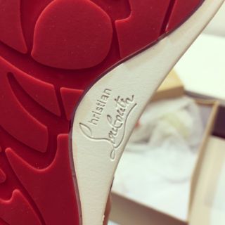 Giày sneakers louboutin tán đinh