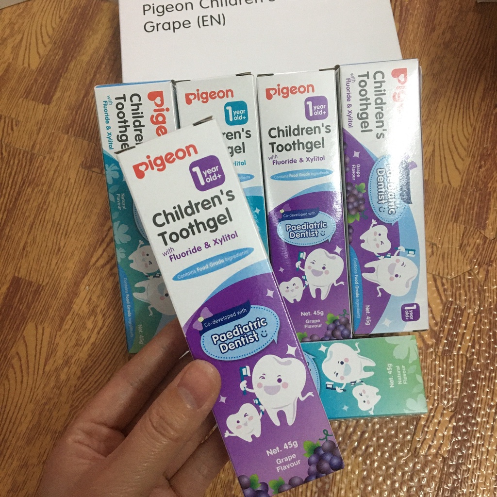 Kem đánh răng cho bé từ 1 tuổi Pigeon  hương tự nhiên và hương nho