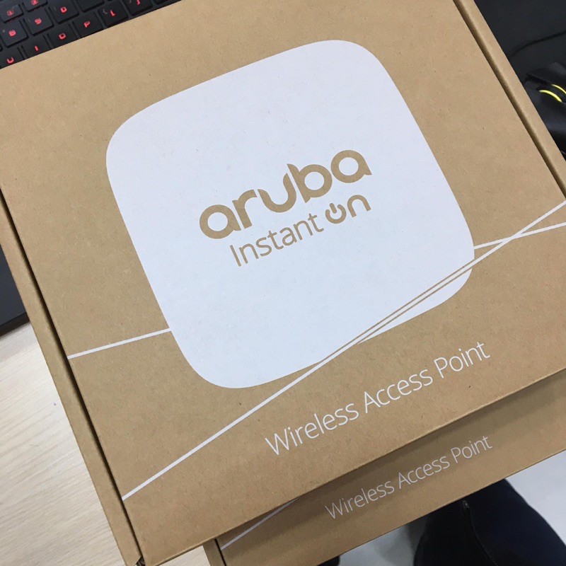 Bộ Phát wifi ARUBA INSTANT ON AP11 chịu tải được 60-70 người dùng kèm nguồn Unifi 48v AF