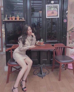 ĐẦM CỔ LỆCH PHỐI NÚT
