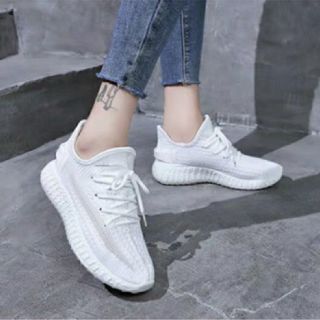 Giày YZ 350 đổi màu
