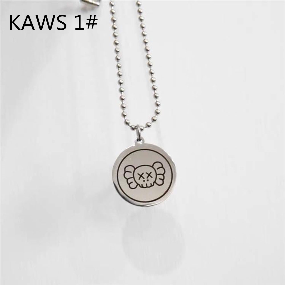 Dây chuyền mặt chạm khắc hoạ tiết hoạt hình độc đáo cho các cặp đôi