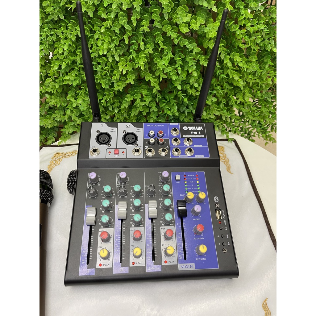 Bàn Trộn Mixer Yamaha Pro-4 Tặng Kèm 2 Tay Mic Không Dây Cao Cấp.Kiểu Dáng Trẻ Trung . Bảo Hành Lên Đến 12 Tháng