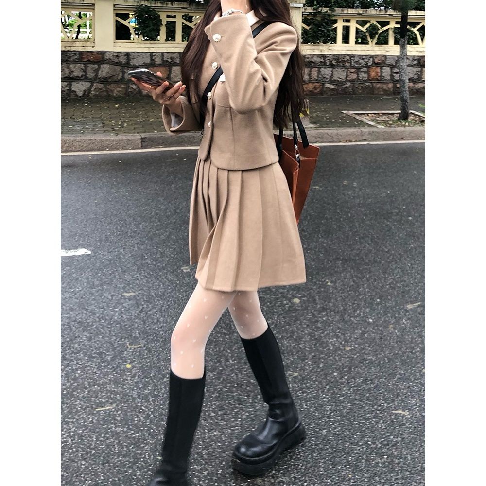 Set áo khoác dài tay cổ bẻ + chân váy xếp ly thời trang nữ
