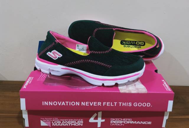 Skechers Giày Lười Thiết Kế Đơn Giản Thời Trang Trẻ Trung Cho Nữ