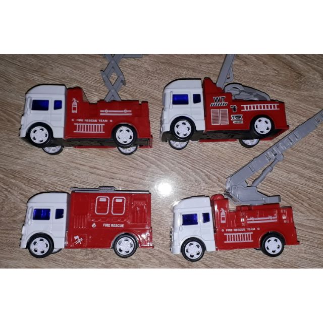 Set 4 xe mô hình bằng nhựa chạy chớn rất đẹp
