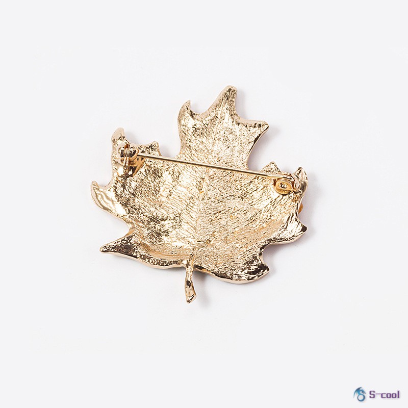 Maple Leaf Brooch Personality Retro Style Collar Pins Thanksgiving Days Gift for Women Girls