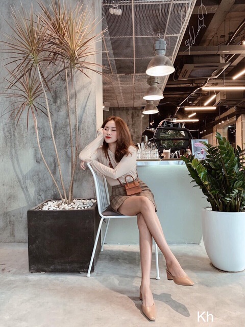 Set áo thun ánh nhũ và chân váy kẻ