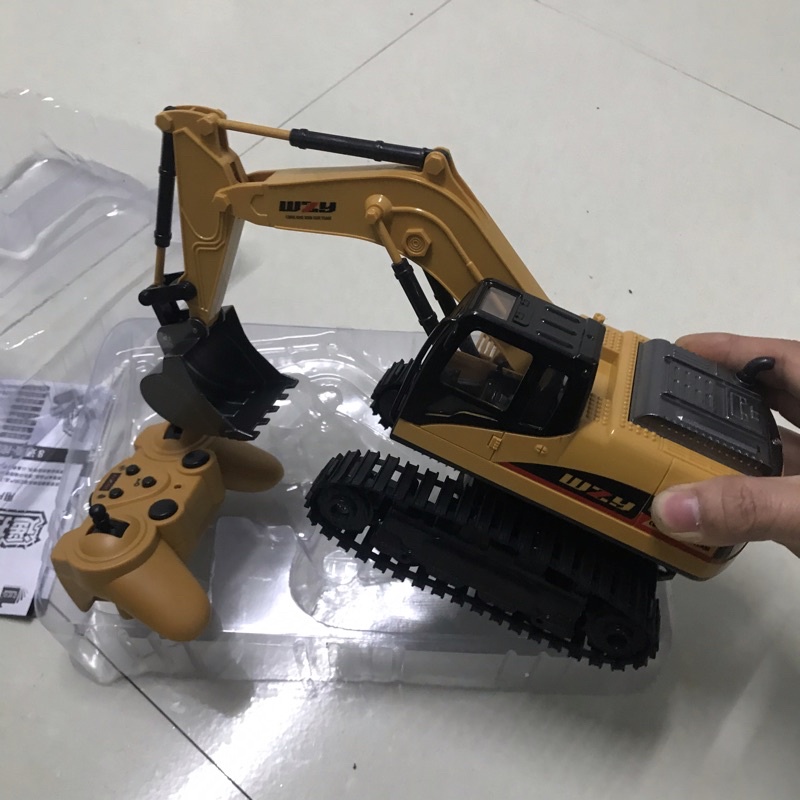 Máy Xúc điều khiển từ xa 5 hướng và 8 hướng hợp kim mô phỏng như thật 100%cho bé thêm năng động