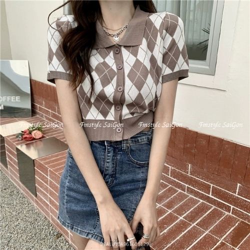 Áo len nữ croptop có cổ polo dệt kim dáng ôm họa tiết kẻ ô ulzzang hàn quốc Fmstyle Saigon 21ALU10A961605 | BigBuy360 - bigbuy360.vn