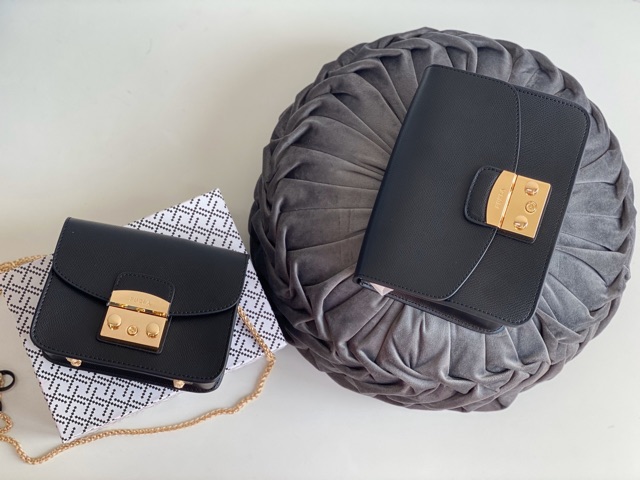 𝐓𝐮́𝐢 furl@ metropoli đeo chéo khoá vuông