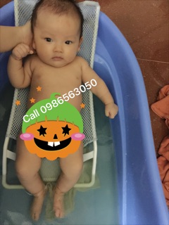 Lưới tắm cho bé kèm gối