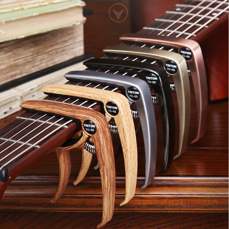 Capo guitar màu gỗ Leson