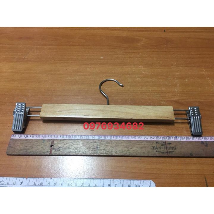 Móc áo treo đồ ,kẹp treo quần ,thân gỗ nguyên khối  sáng gỗ tự nhiên, treo quần chân váy shop thời trang.