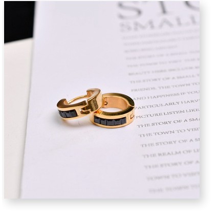 Khoen tròn titan đá đen (màu vàng) TT3398 - CAM KẾT KHÔNG BAY MÀU - BẢO HÀNH 12 THÁNG.