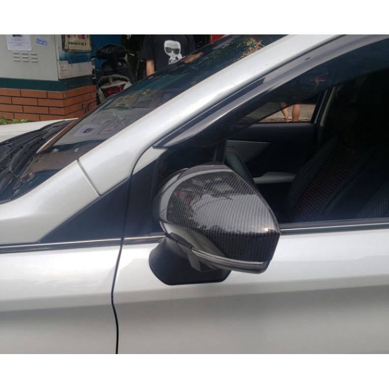 Phu kiện ngoại thất Carbon xe Toyota Veloz