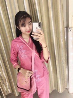 Mẫu tim viền, đồ lam đi chùa