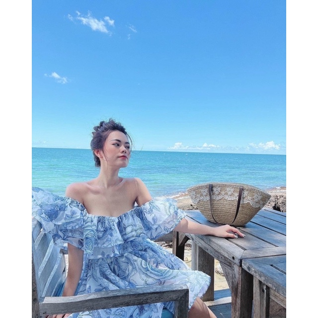 Đầm hoa bẹt vai