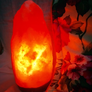 Đèn Đá Muối Himalaya cao cấp - đem tài lộc đến nhà bạn( trọng lượng từ 9kg trở lên) đã bao gồm dây điện.có quà tặng!