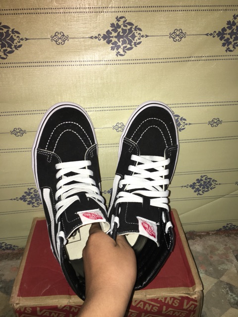 Vans sk8 size 41 hàng mới 100% chưa chạm đất các bạn mua có thể offer giá chi tiết sản phẩm các bạn hãy ib cho mình