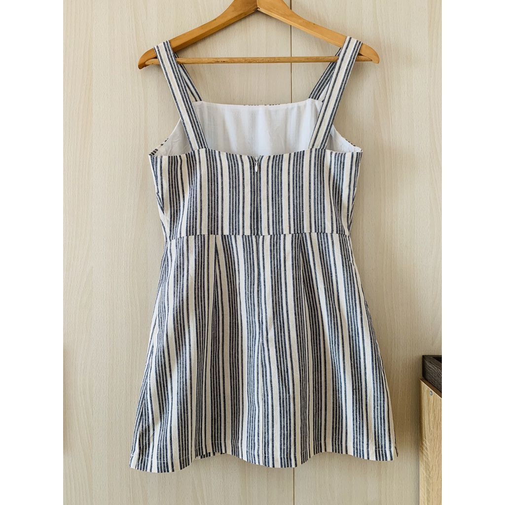 Đầm linen 2 dây hiệu ALLY