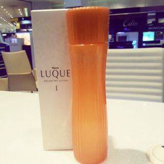 Nước dưỡng cân bằng da Luque của Naris Nhật Bản