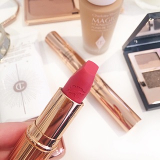 - saigon - Son Charlotte Tibury Matte Revolution Hot Lips – Miranda May