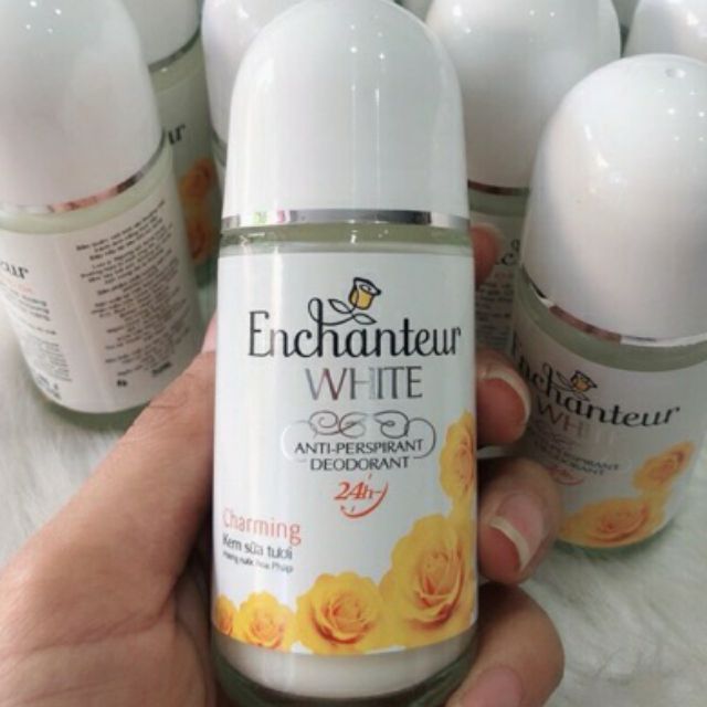 (Lăn 50 ml date 2022)Lăn khử mùi Enchanteur